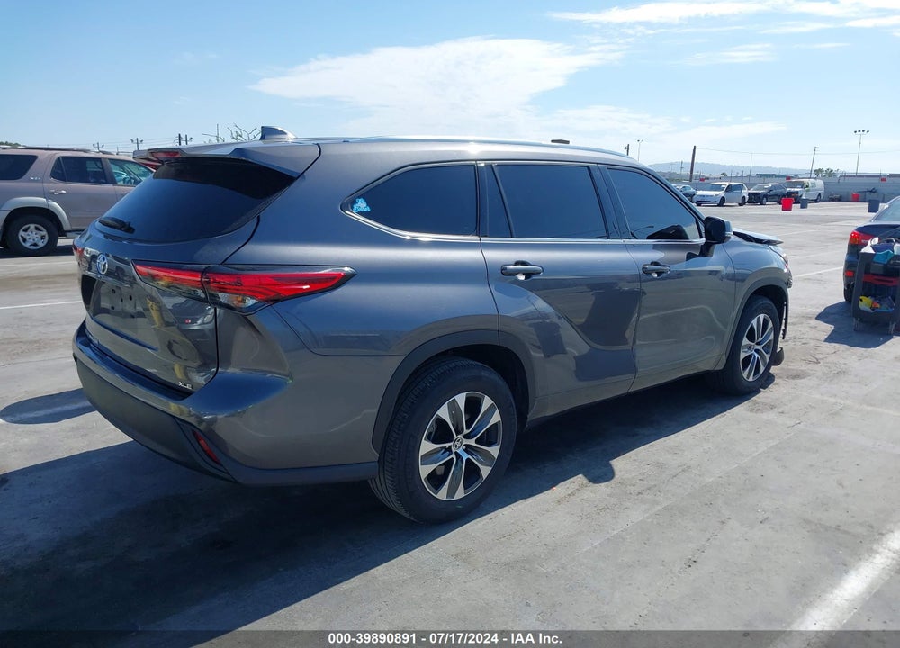 2021 TOYOTA HIGHLANDER XLE VIN: 5TDGZRAH3MS068180