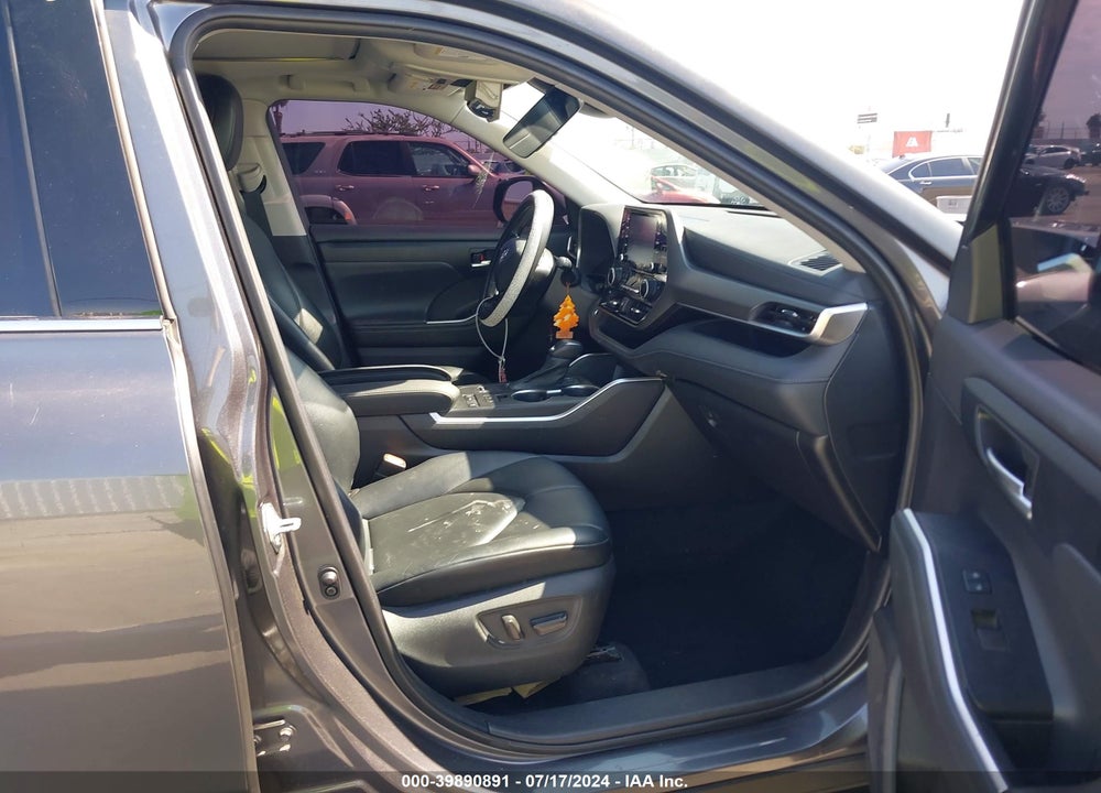 2021 TOYOTA HIGHLANDER XLE VIN: 5TDGZRAH3MS068180