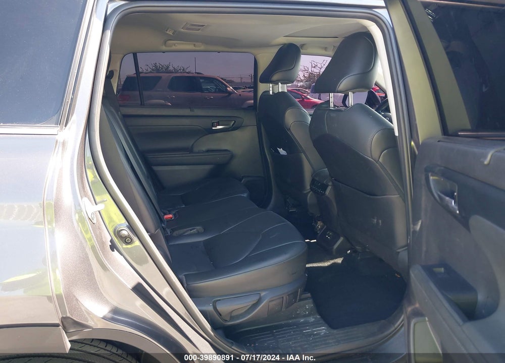 2021 TOYOTA HIGHLANDER XLE VIN: 5TDGZRAH3MS068180