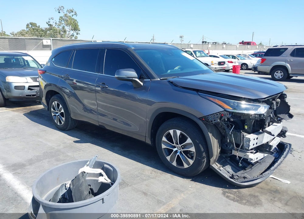 2021 TOYOTA HIGHLANDER XLE VIN: 5TDGZRAH3MS068180