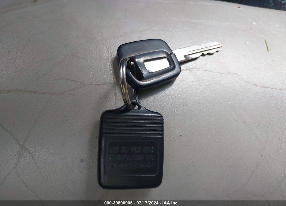 1999 LINCOLN TOWN CAR CARTIER VIN: 1LNHM83W2XY611130