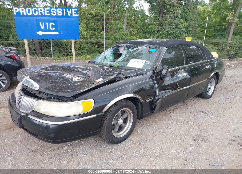 1999 LINCOLN TOWN CAR CARTIER VIN: 1LNHM83W2XY611130