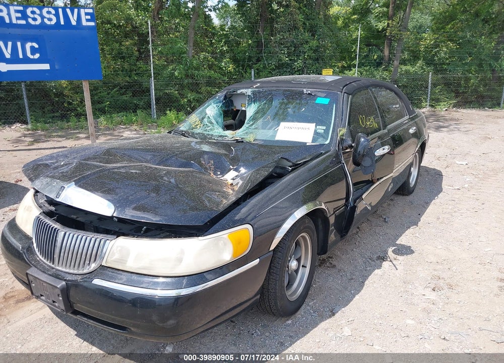 1999 LINCOLN TOWN CAR CARTIER VIN: 1LNHM83W2XY611130