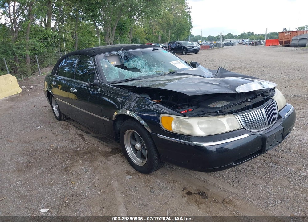 1999 LINCOLN TOWN CAR CARTIER VIN: 1LNHM83W2XY611130