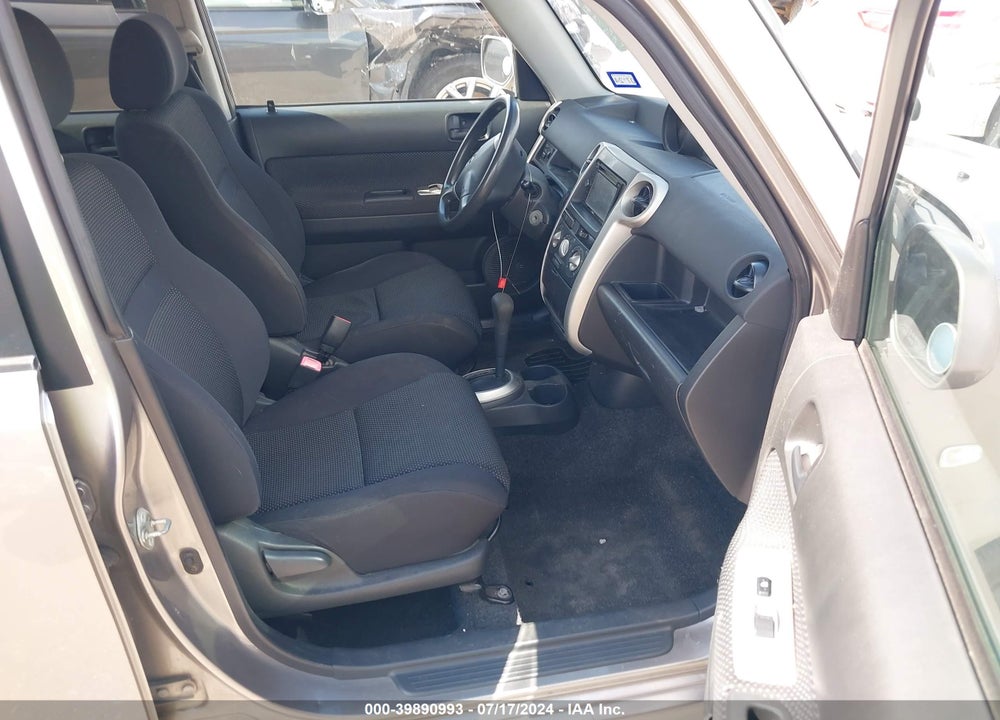 2004 SCION XB VIN: JTLKT324440168011