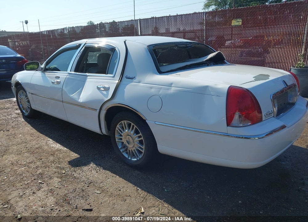 2010 LINCOLN TOWN CAR SIGNATURE LIMITED VIN: 2LNBL8CV1AX615810