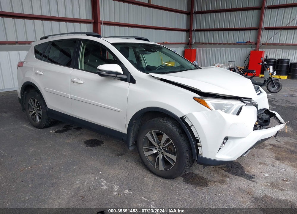 2017 TOYOTA RAV4 XLE VIN: JTMRFREV2HJ708514