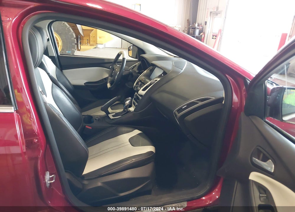 2014 FORD FOCUS TITANIUM VIN: 1FADP3N27EL131558