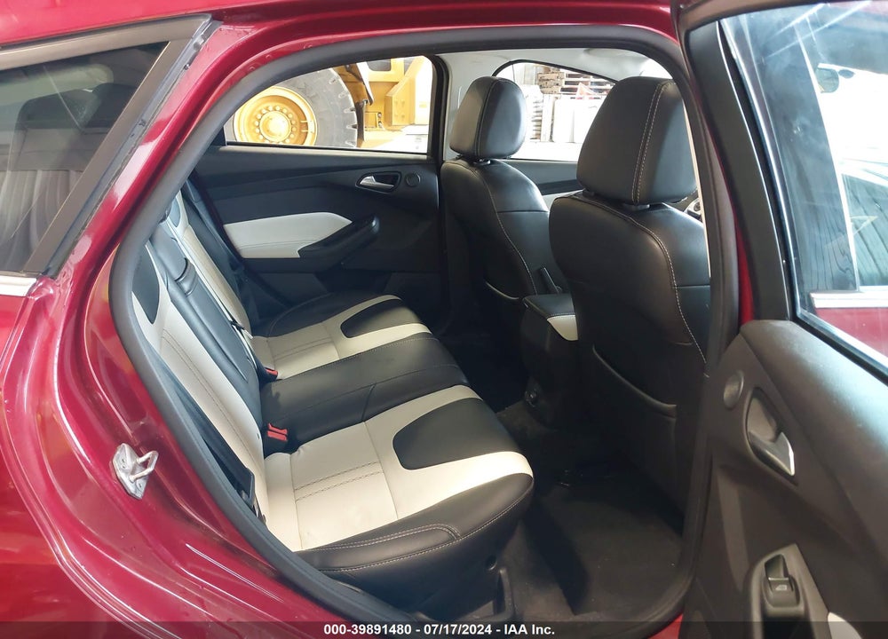 2014 FORD FOCUS TITANIUM VIN: 1FADP3N27EL131558