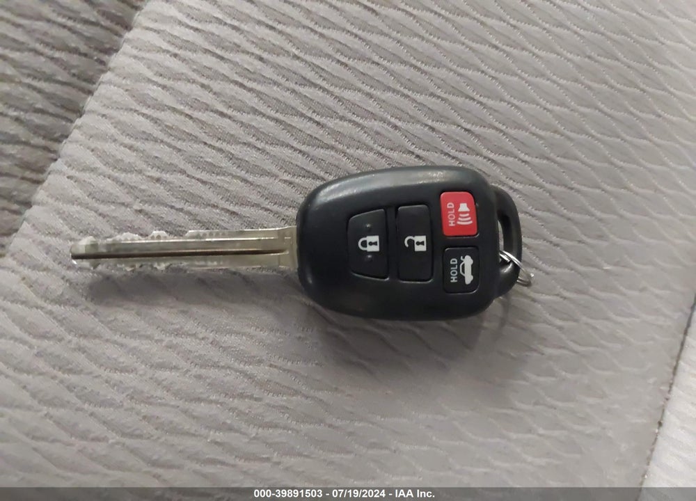 2014 TOYOTA COROLLA LE VIN: 5YFBURHE4EP105509