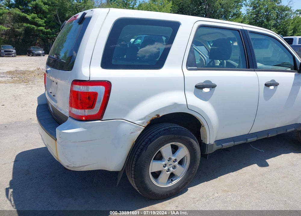 2010 FORD ESCAPE XLS VIN: 1FMCU9C72AKC27562