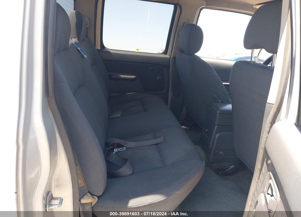 2004 NISSAN FRONTIER XE-V6 VIN: 1N6ED29X44C448233