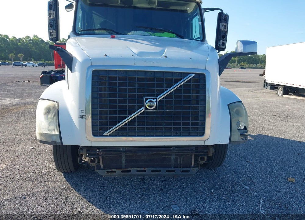 2014 VOLVO VN VIN: 4V4NC9EH6EN162326