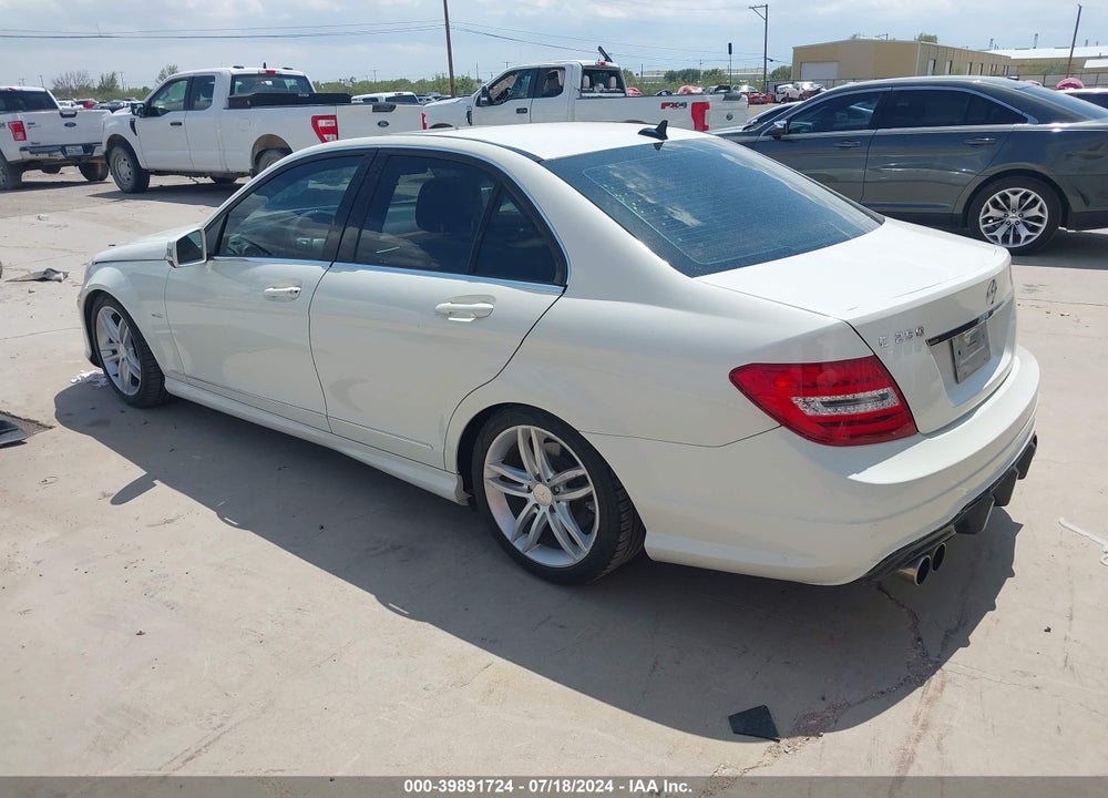 2012 MERCEDES-BENZ C 250 LUXURY/SPORT VIN: WDDGF4HB6CR205466