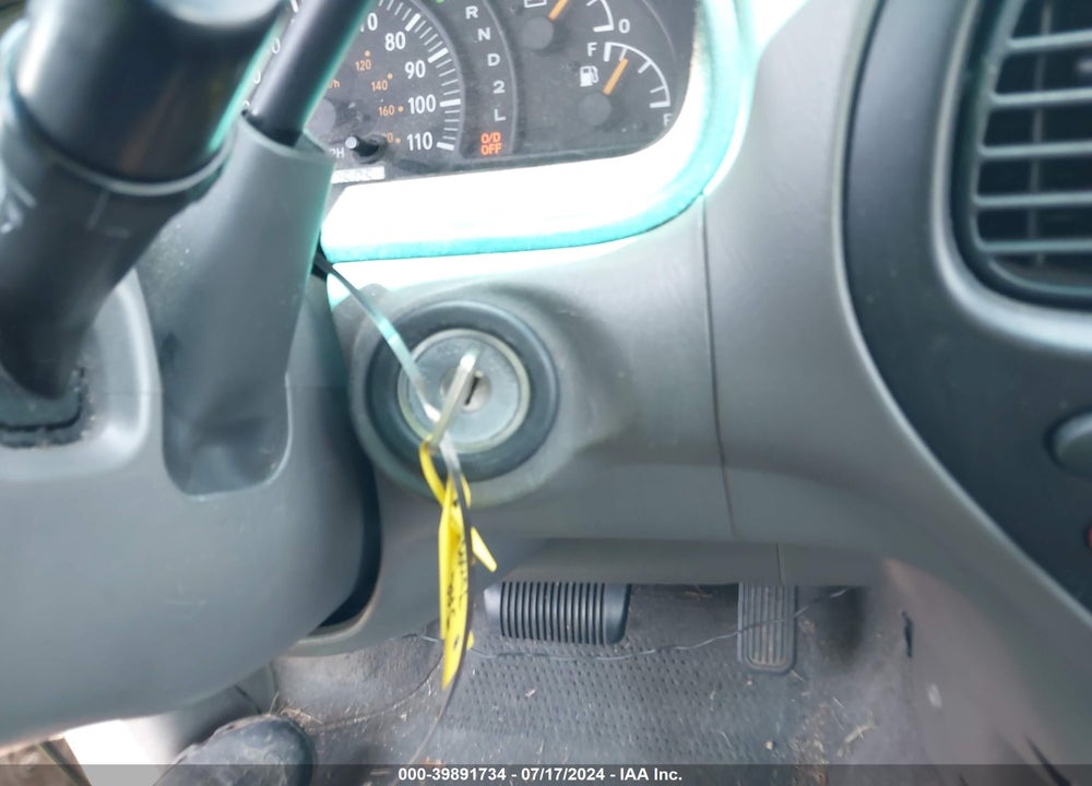 2000 TOYOTA TUNDRA SR5 V8 VIN: 5TBRT3413YS024295