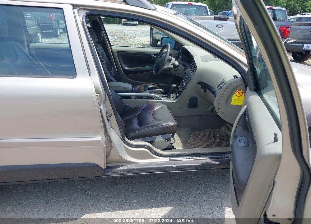 2001 VOLVO V70 XC VIN: YV1SZ58D611000254
