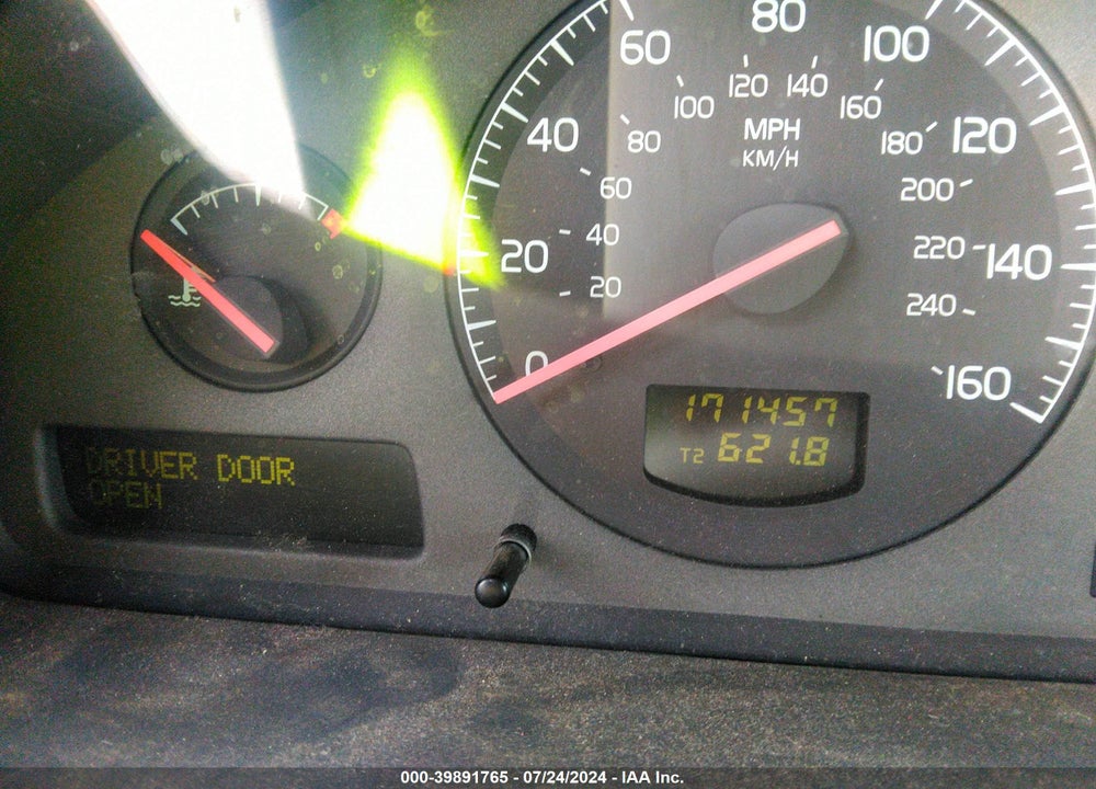 2001 VOLVO V70 XC VIN: YV1SZ58D611000254