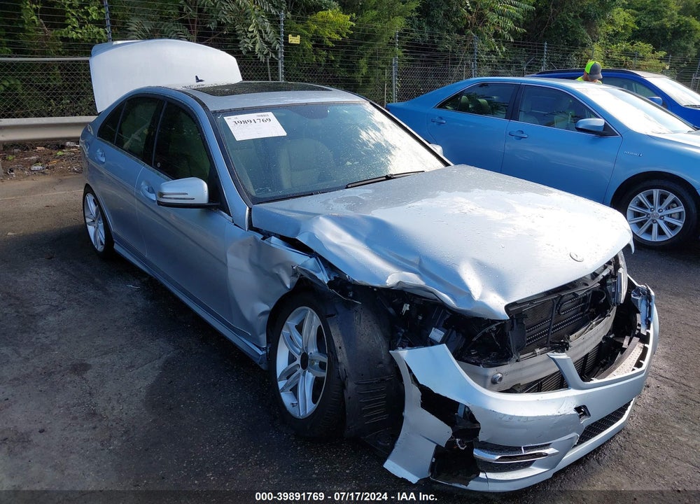 2013 MERCEDES-BENZ C 250 LUXURY/SPORT VIN: WDDGF4HB1DA794619