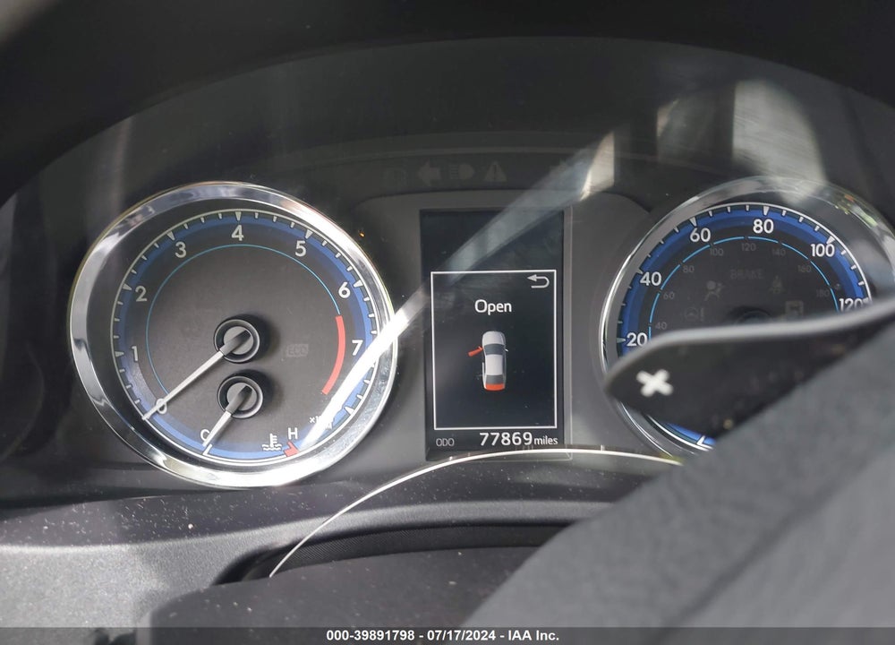 2018 TOYOTA COROLLA SE VIN: 2T1BURHE3JC025113