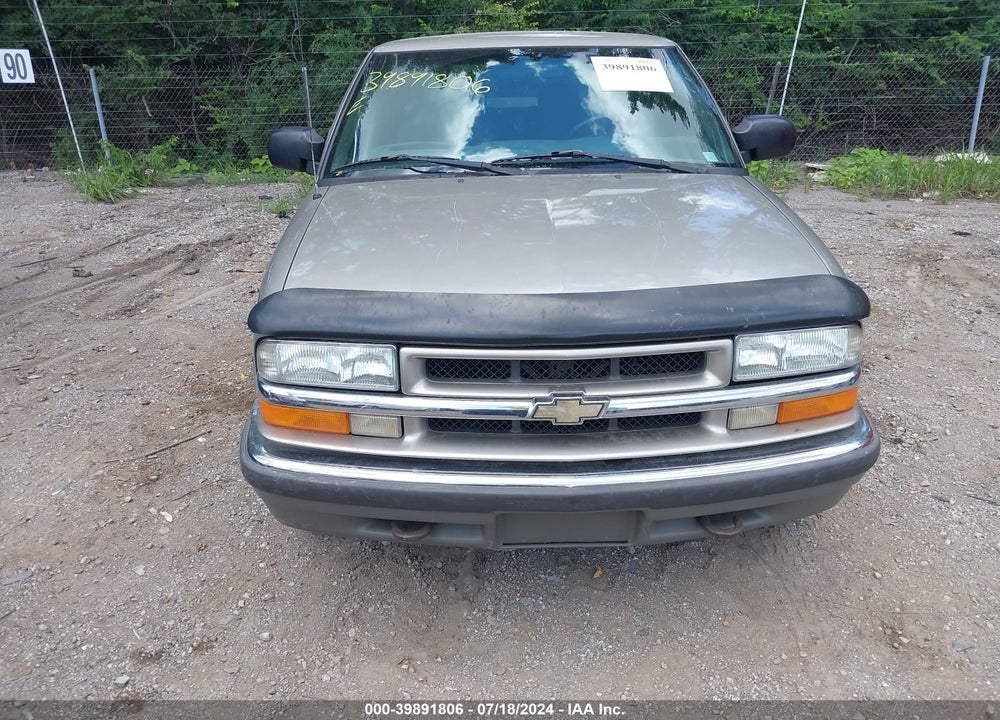 2002 CHEVROLET S-10 LS VIN: 1GCDT13WX2K193232