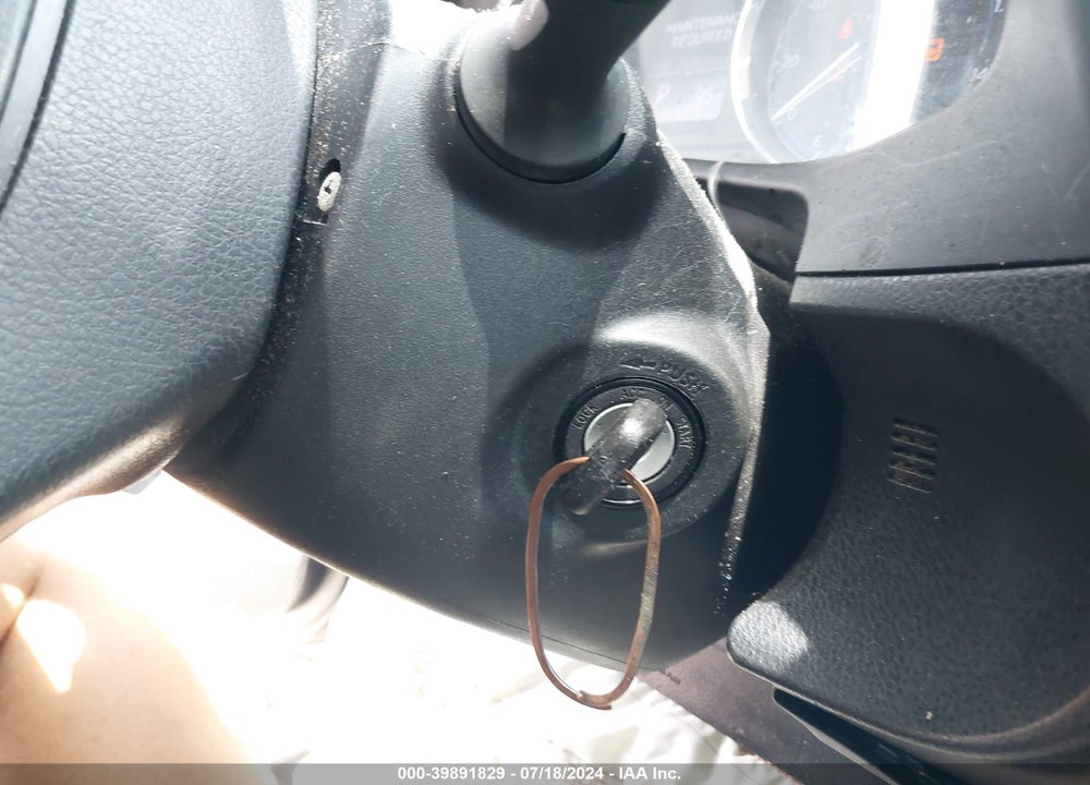 2019 TOYOTA COROLLA LE VIN: 5YFBURHE5KP940868