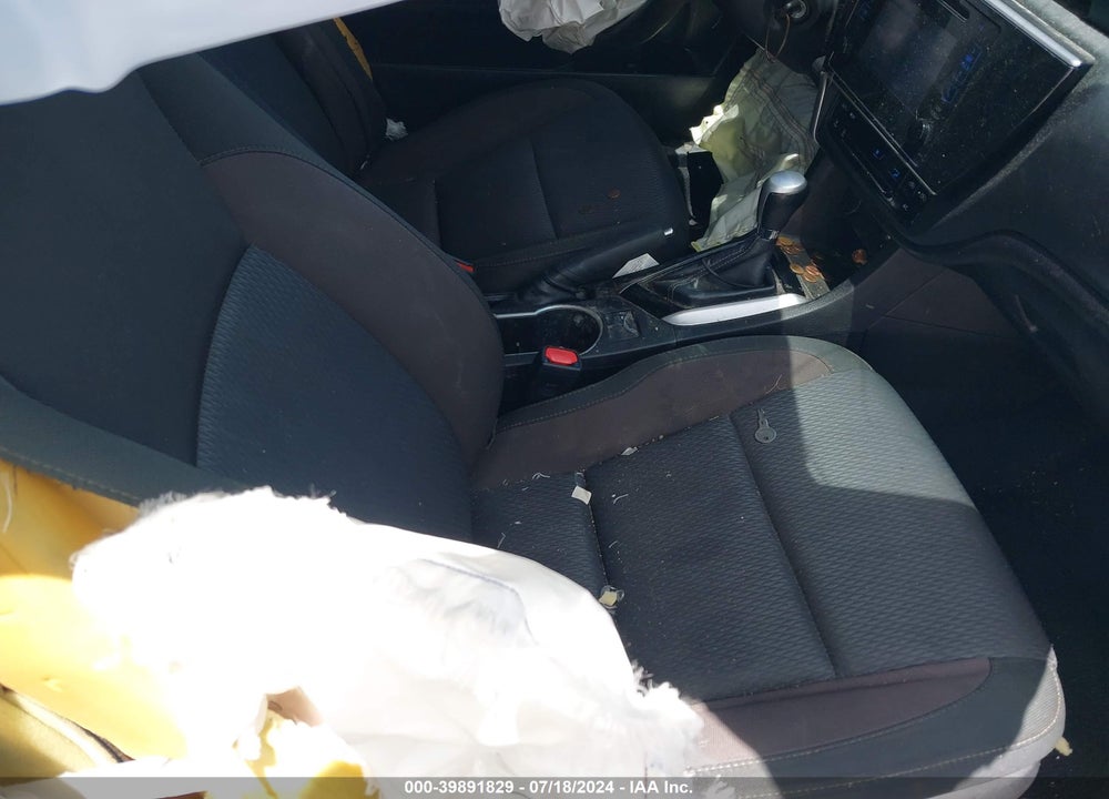 2019 TOYOTA COROLLA LE VIN: 5YFBURHE5KP940868