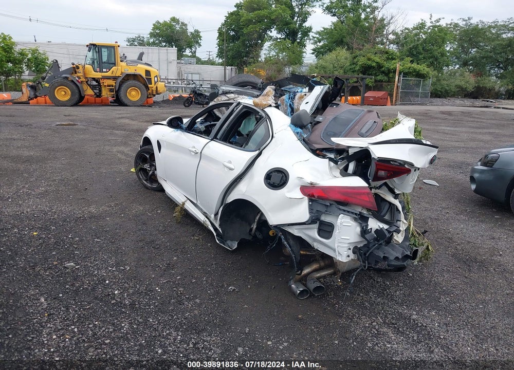 2017 ALFA ROMEO GIULIA QUADRIFOGLIO RWD VIN: ZARFAEAV7H7555325