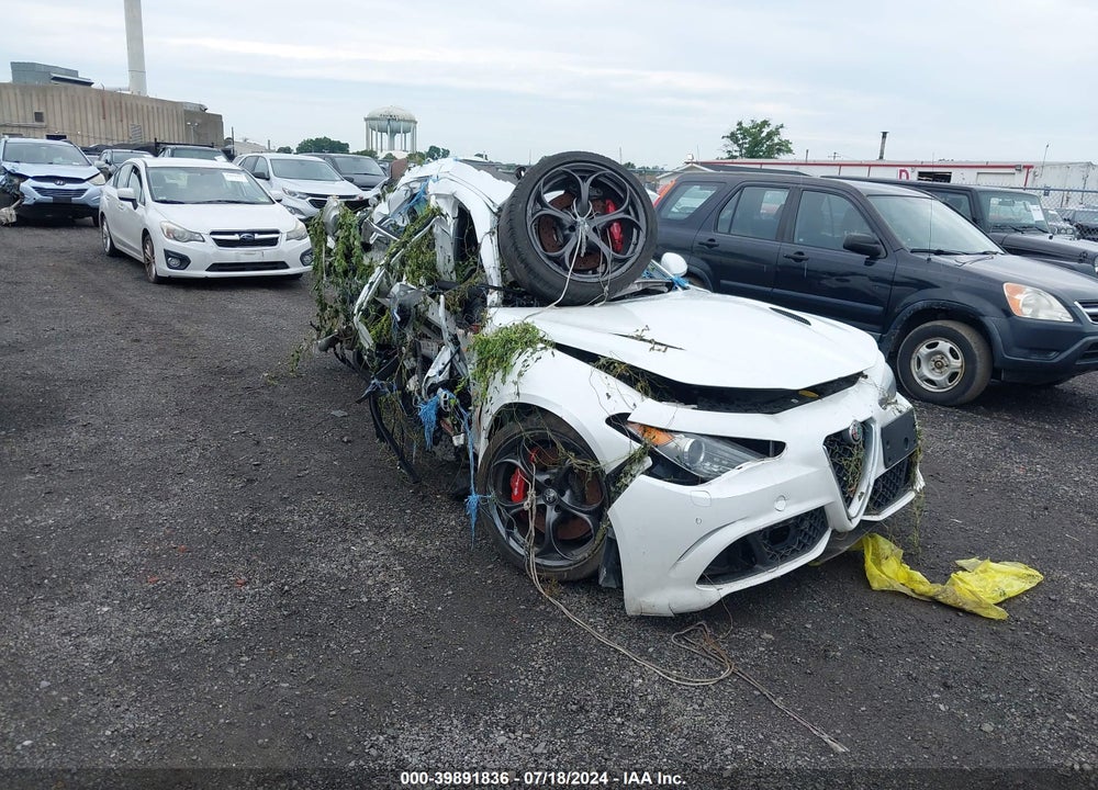2017 ALFA ROMEO GIULIA QUADRIFOGLIO RWD VIN: ZARFAEAV7H7555325
