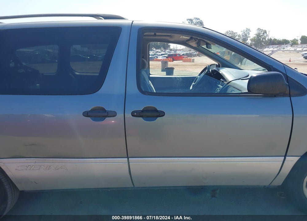 1999 TOYOTA SIENNA XLE VIN: 4T3ZF13C3XU105123