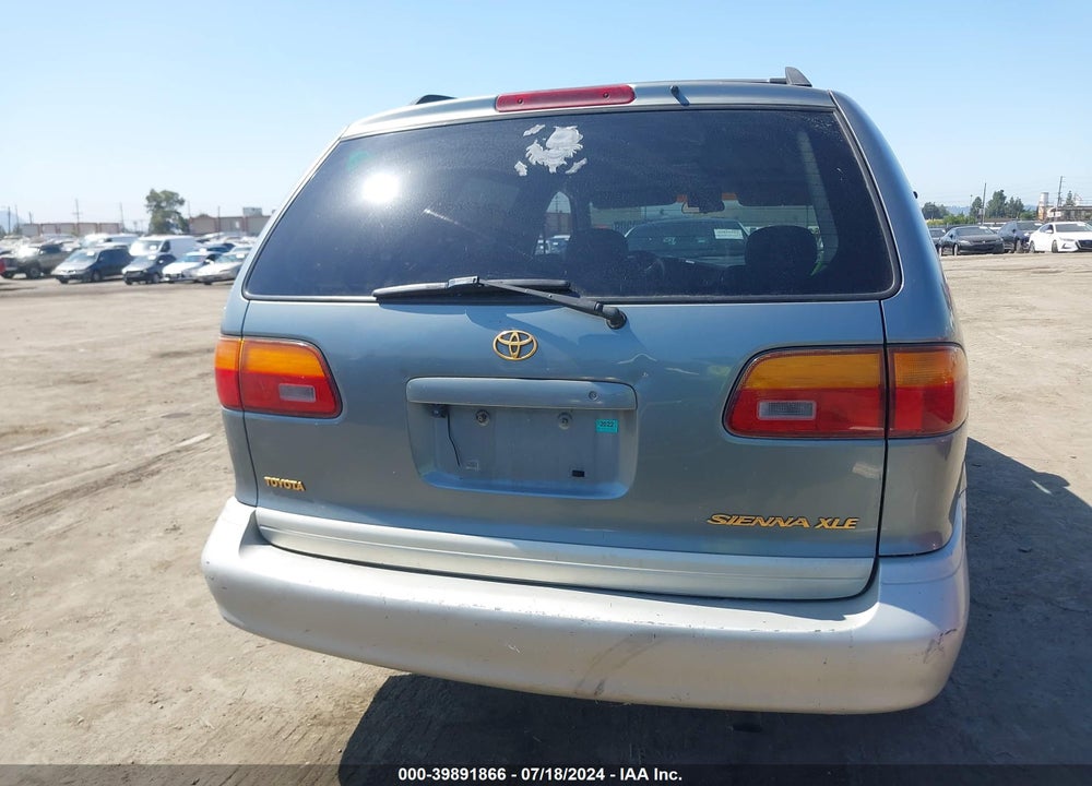 1999 TOYOTA SIENNA XLE VIN: 4T3ZF13C3XU105123