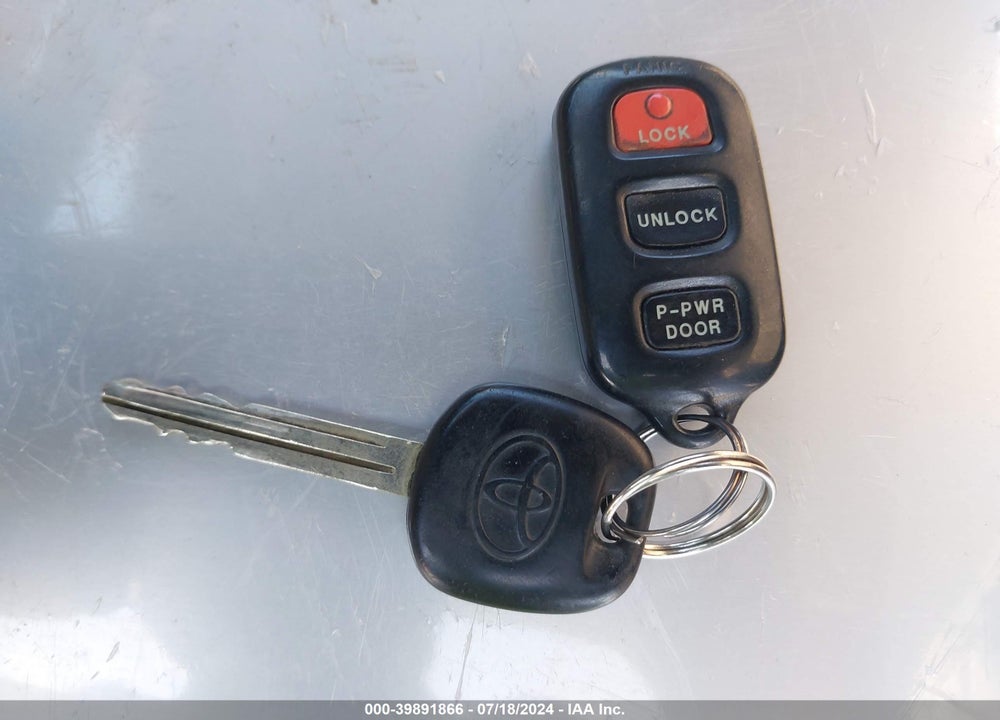 1999 TOYOTA SIENNA XLE VIN: 4T3ZF13C3XU105123