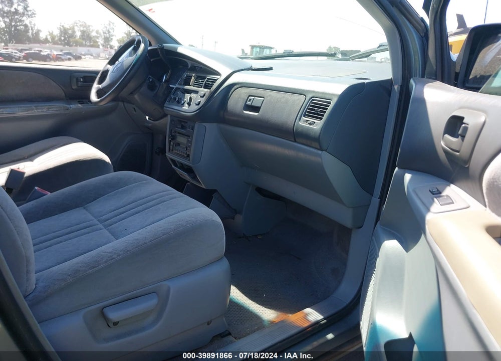 1999 TOYOTA SIENNA XLE VIN: 4T3ZF13C3XU105123