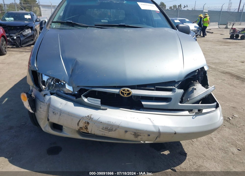 1999 TOYOTA SIENNA XLE VIN: 4T3ZF13C3XU105123