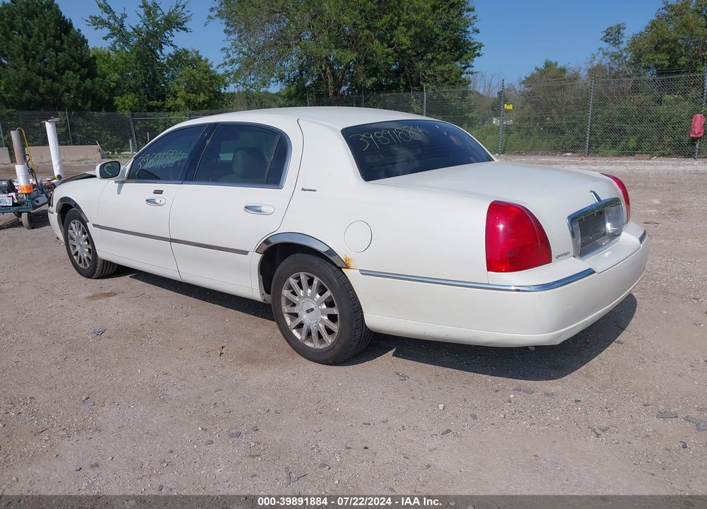 2006 LINCOLN TOWN CAR SIGNATURE VIN: 1LNHM81VX6Y624619