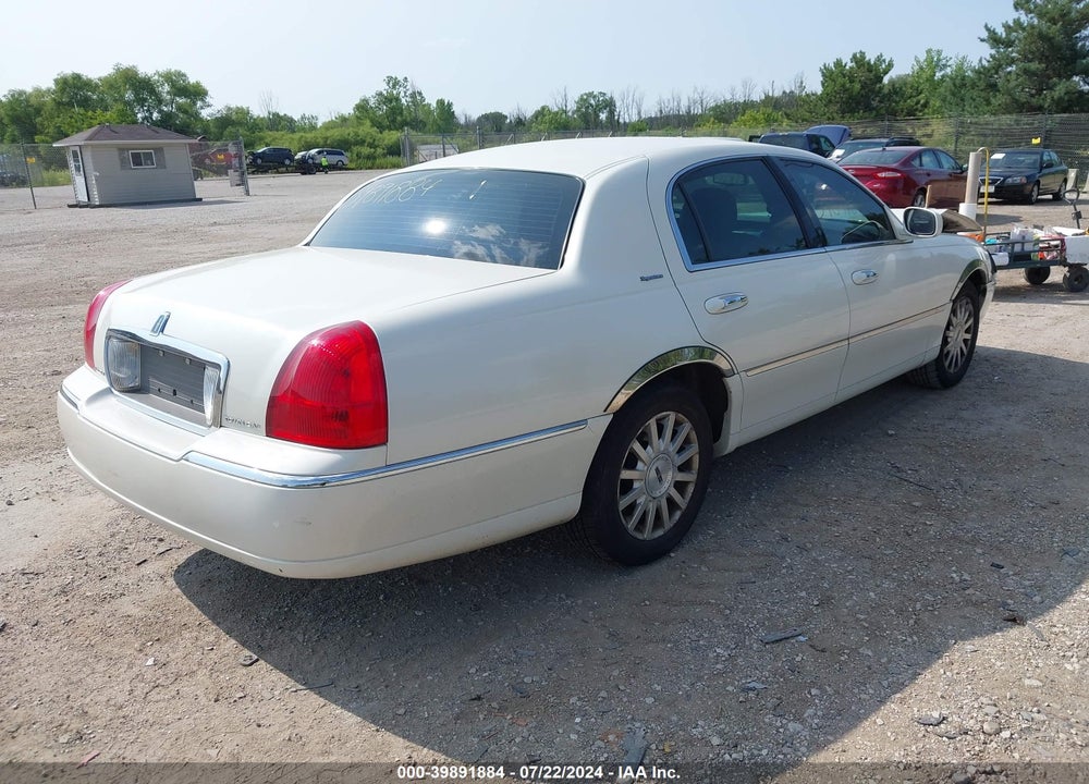 2006 LINCOLN TOWN CAR SIGNATURE VIN: 1LNHM81VX6Y624619