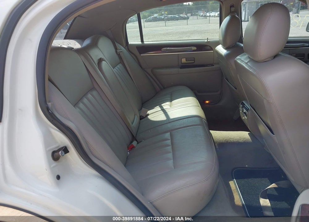 2006 LINCOLN TOWN CAR SIGNATURE VIN: 1LNHM81VX6Y624619