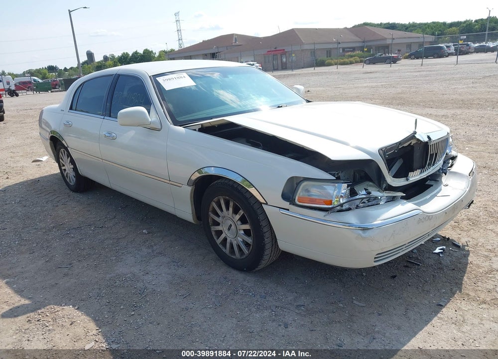 2006 LINCOLN TOWN CAR SIGNATURE VIN: 1LNHM81VX6Y624619