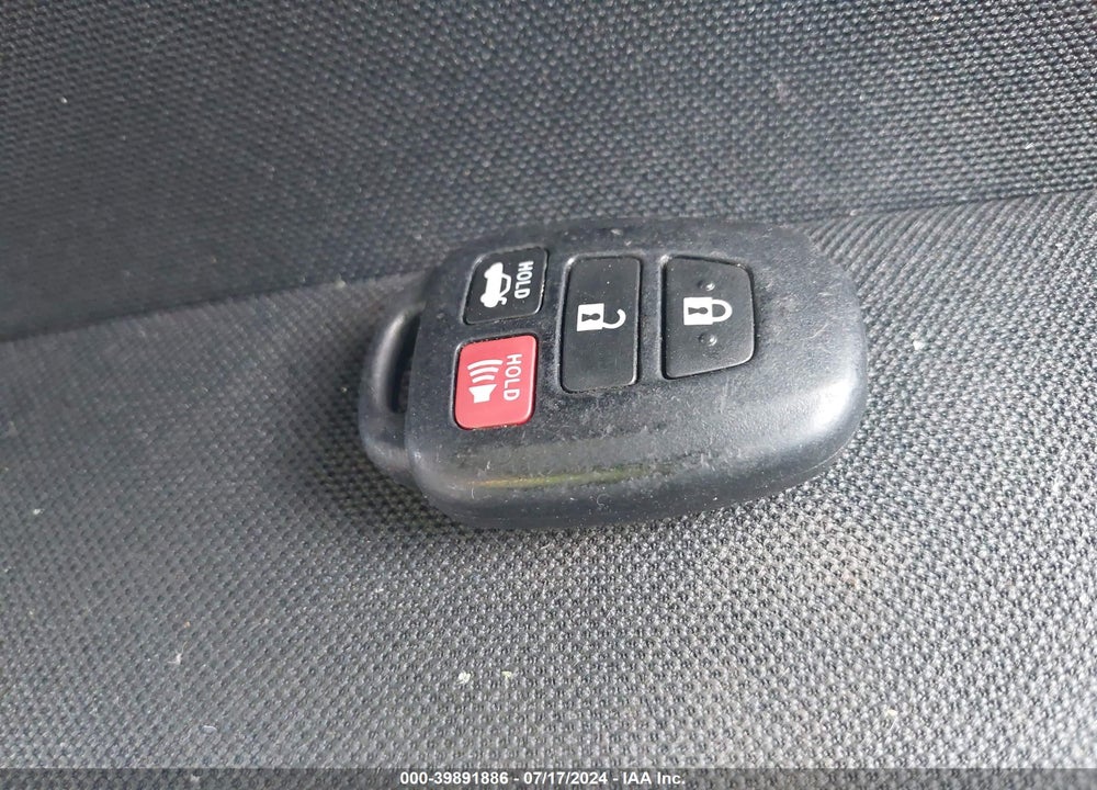 2017 TOYOTA COROLLA LE VIN: 2T1BURHE3HC877861