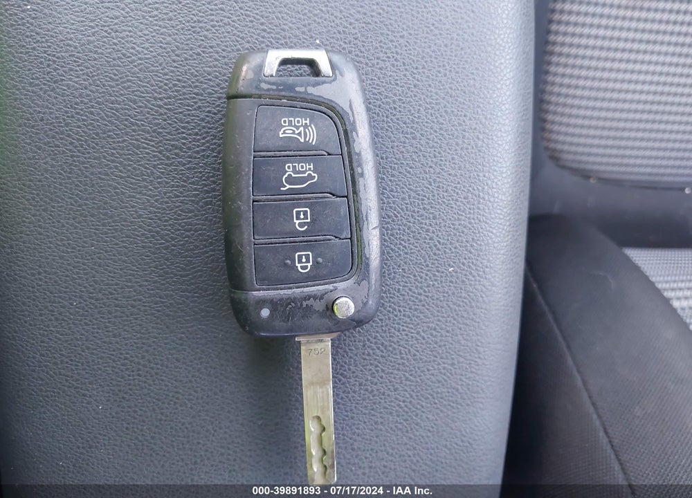 2019 HYUNDAI KONA SE VIN: KM8K12AA9KU264804