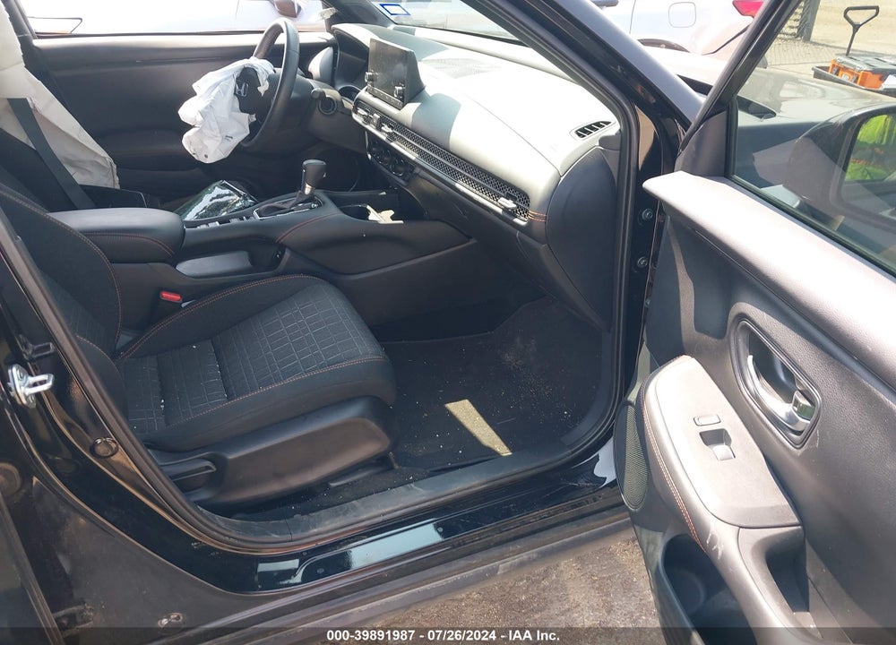 2024 HONDA HR-V 2WD SPORT/2WD SPORT W/O BSI VIN: 3CZRZ1H57RM736425