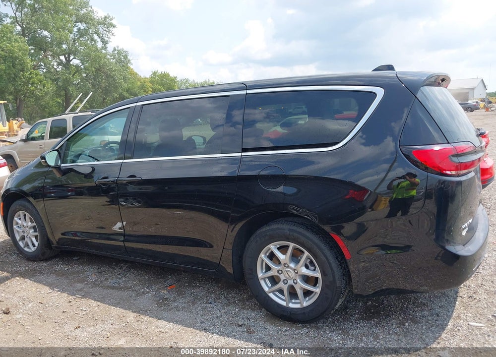 2024 CHRYSLER PACIFICA TOURING L VIN: 2C4RC1BG3RR168426