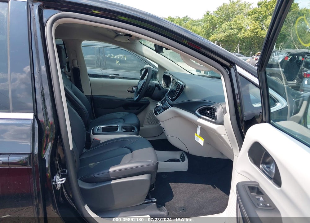 2024 CHRYSLER PACIFICA TOURING L VIN: 2C4RC1BG3RR168426