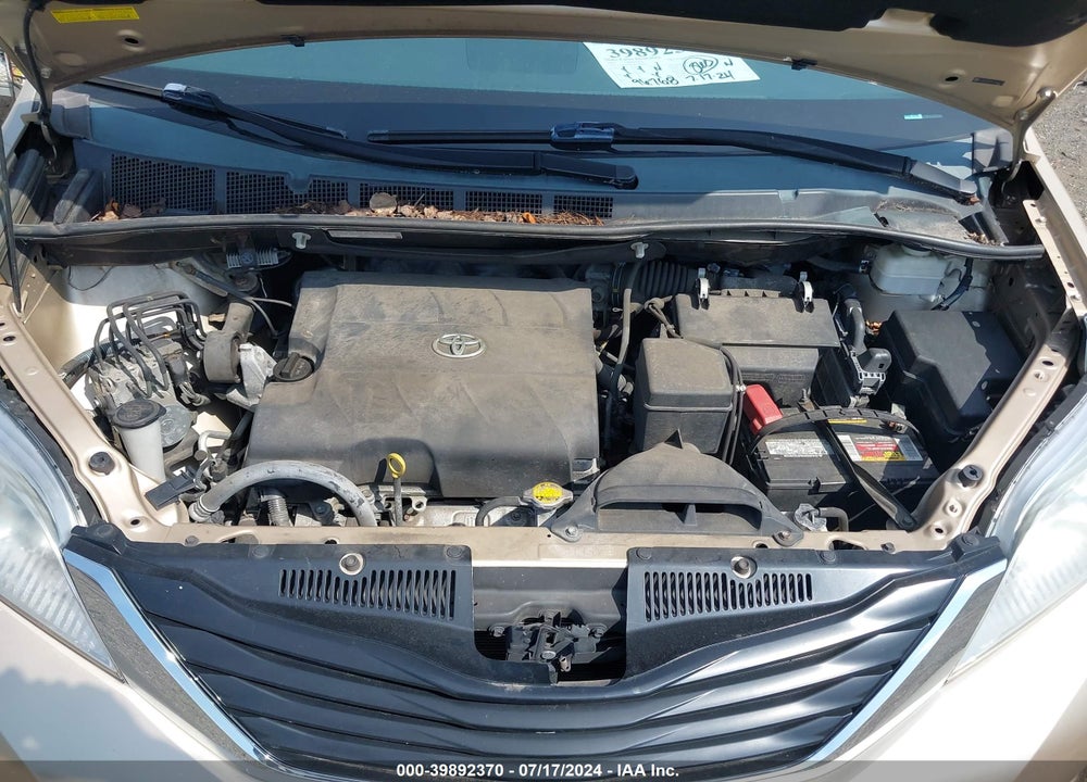 2014 TOYOTA SIENNA LE V6 8 PASSENGER VIN: 5TDKK3DCXES466810