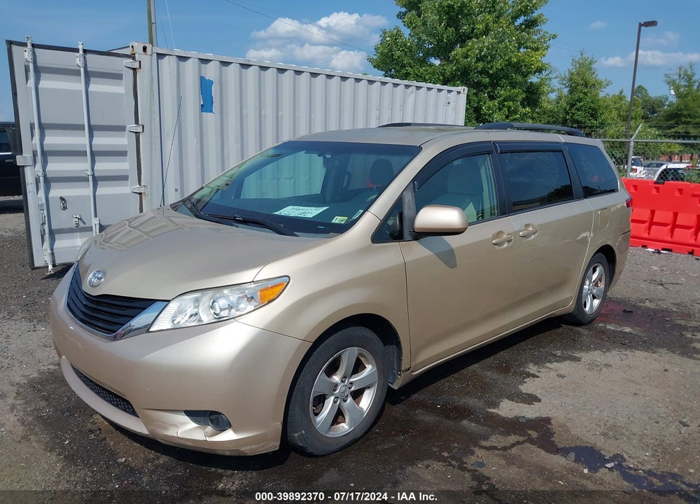 2014 TOYOTA SIENNA LE V6 8 PASSENGER VIN: 5TDKK3DCXES466810