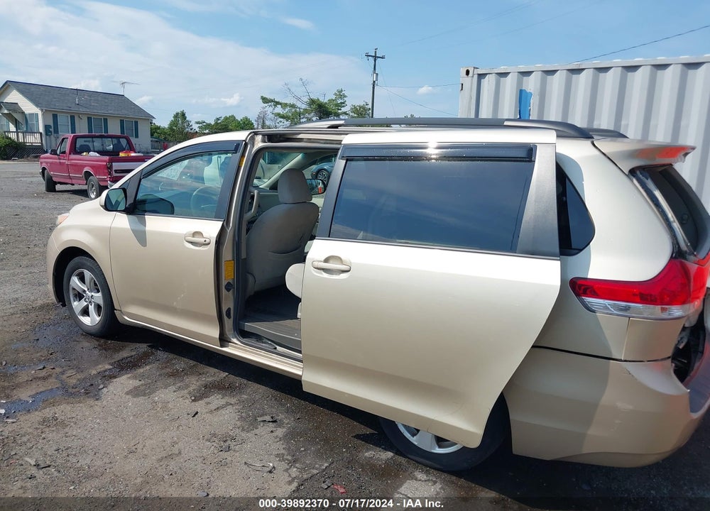2014 TOYOTA SIENNA LE V6 8 PASSENGER VIN: 5TDKK3DCXES466810