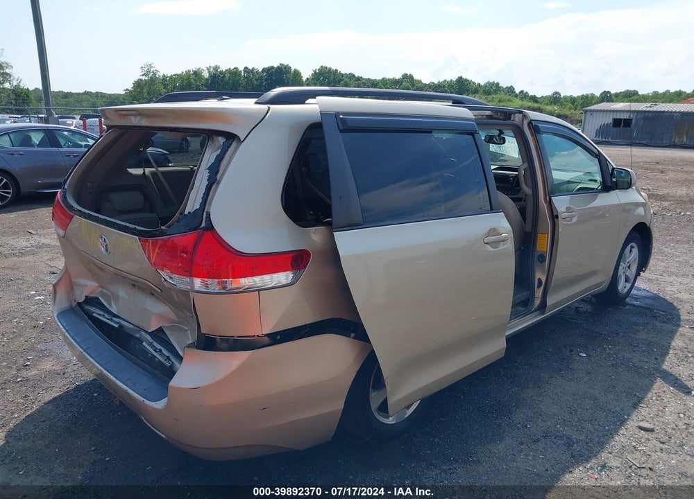 2014 TOYOTA SIENNA LE V6 8 PASSENGER VIN: 5TDKK3DCXES466810