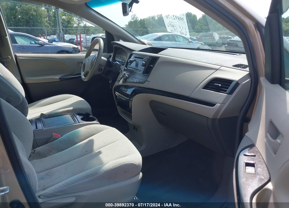 2014 TOYOTA SIENNA LE V6 8 PASSENGER VIN: 5TDKK3DCXES466810