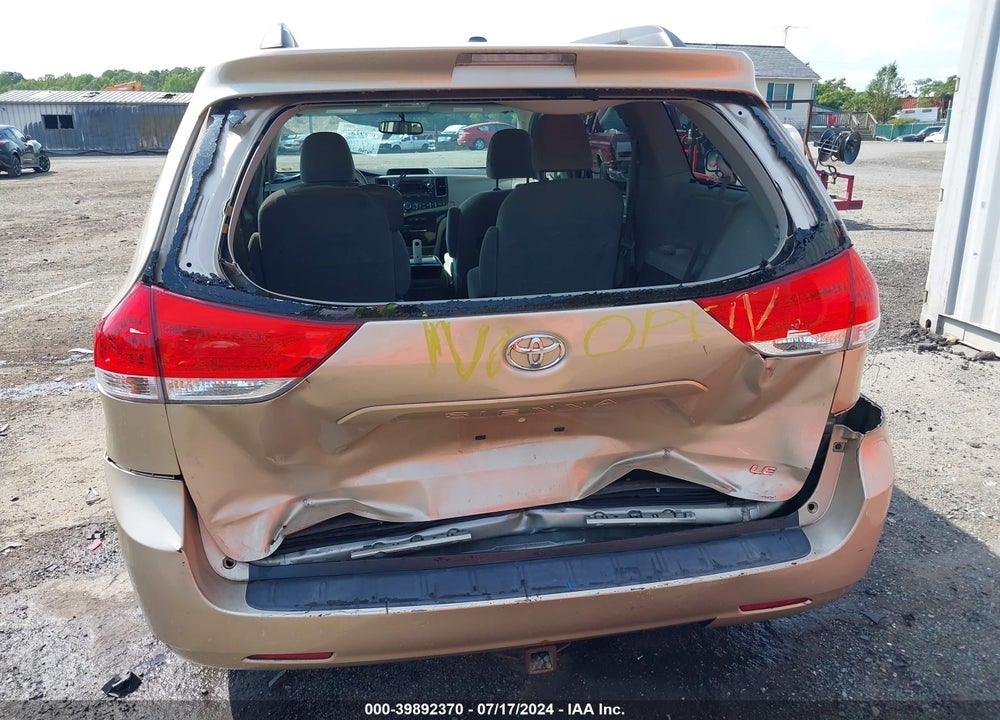2014 TOYOTA SIENNA LE V6 8 PASSENGER VIN: 5TDKK3DCXES466810