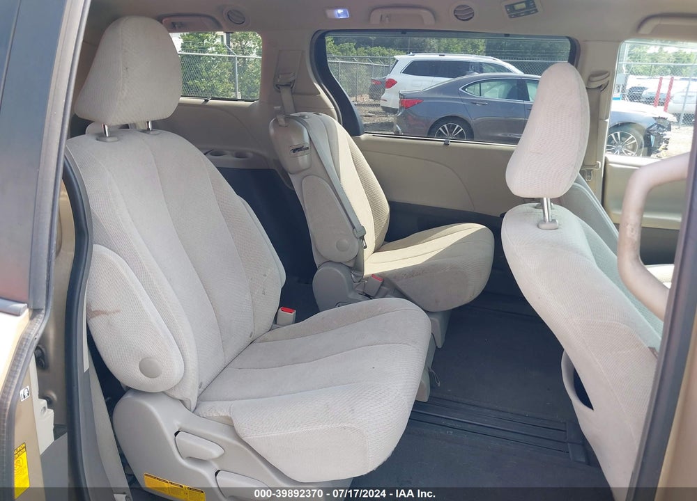 2014 TOYOTA SIENNA LE V6 8 PASSENGER VIN: 5TDKK3DCXES466810