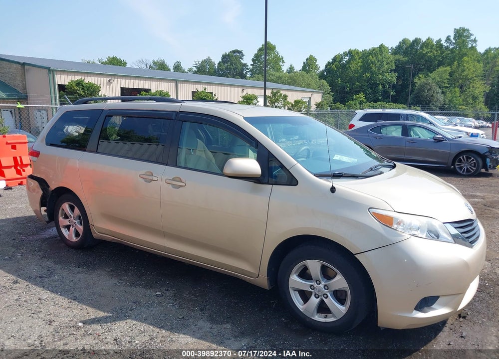 2014 TOYOTA SIENNA LE V6 8 PASSENGER VIN: 5TDKK3DCXES466810